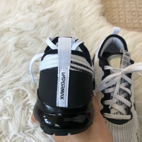 ✔️ New✔️ NIKE Air Vapormax Flyknit 3 GS ~ 7Y - Picture 5 of 8